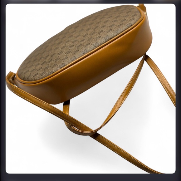 Sold - Picture 3 of 9